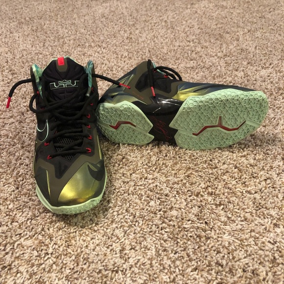 Nike LeBron 11 King's Pride Parachute Gold - Picture 3 of 5